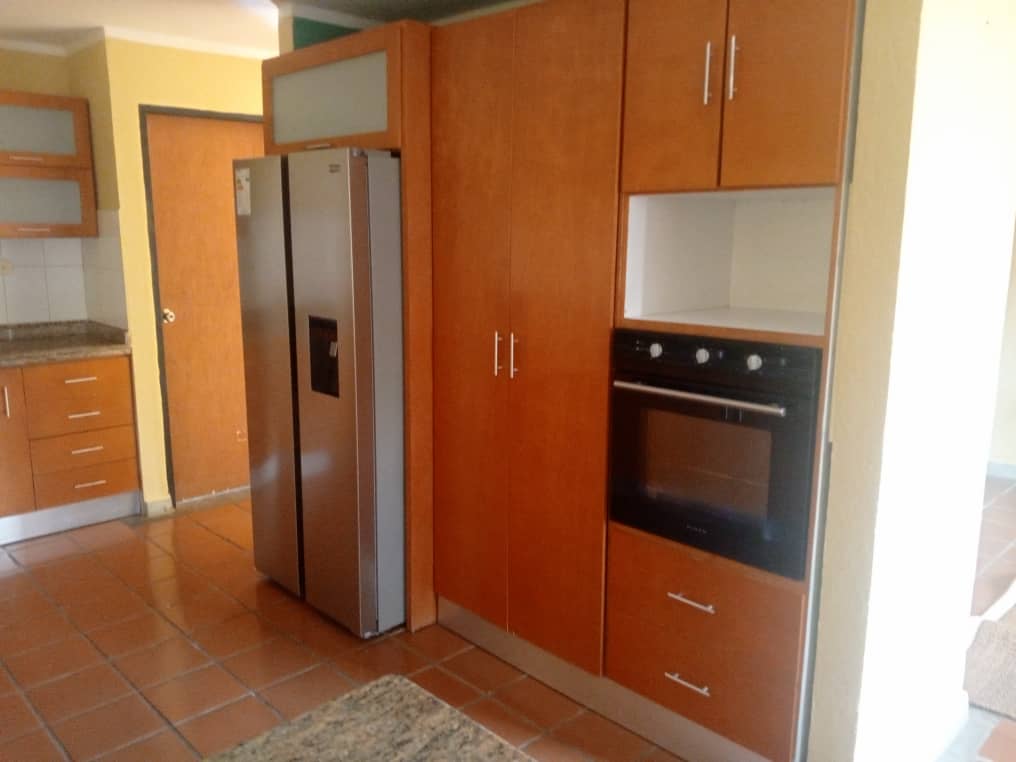 Amplio Townhouse en alquiler Valle Alto