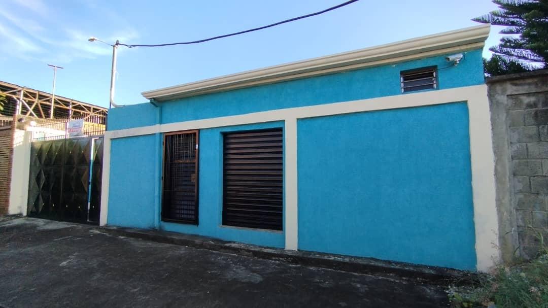 CASA DE RESIDENCIAS Y LOCAL EN PRADOS DE ALTO BARINAS