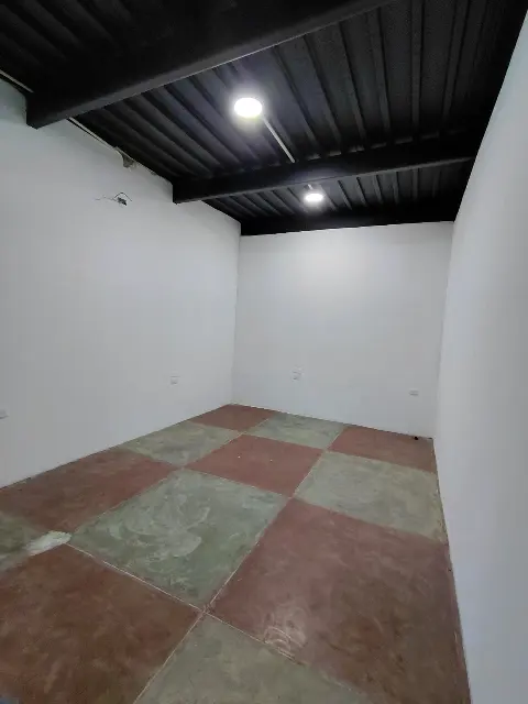 Oficina pequeña en C.C palma de oro