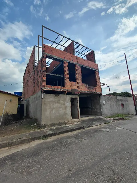 Propiedad de 3 Niveles en Campo La Mesa