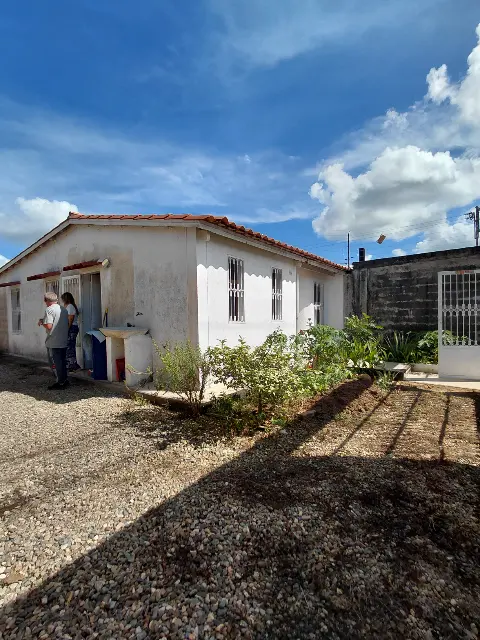 Cómoda Casa con potencial comercial en ciudad varyna