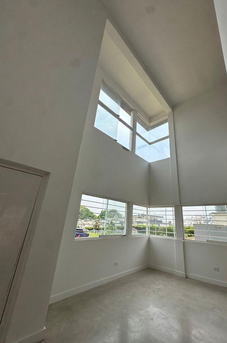 EXCLUSIVOS Y AMPLIOS TOWNHOUSE EN COLINAS DEL COUNTRY CLUB