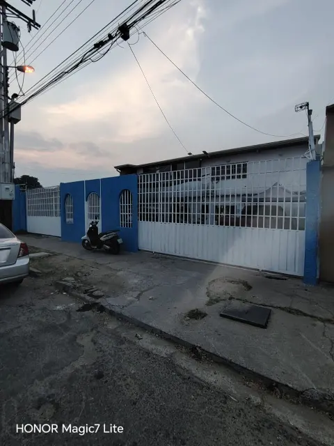 Casa comercial de dos plantas