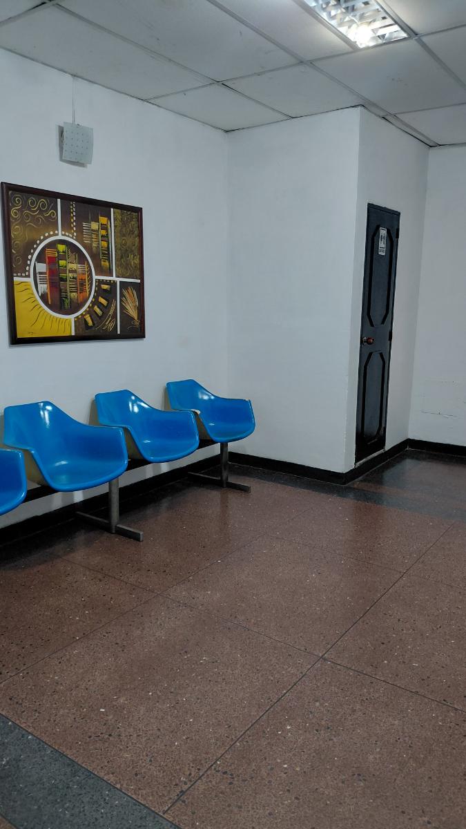 Propiedad de inversión de 2 pisos altamente comercial, con local comercial