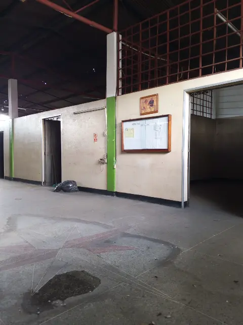 VENTA O ALQUILER  Amplio Galpón Comercial en la Urb. 23 de Enero